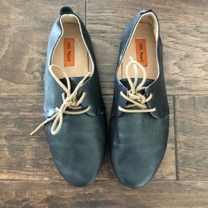 Mix Mooz Buttery Soft Lace-Up Oxfords